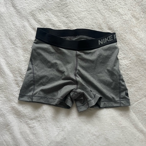 GREY NIKE PRO - Picture 1 of 3